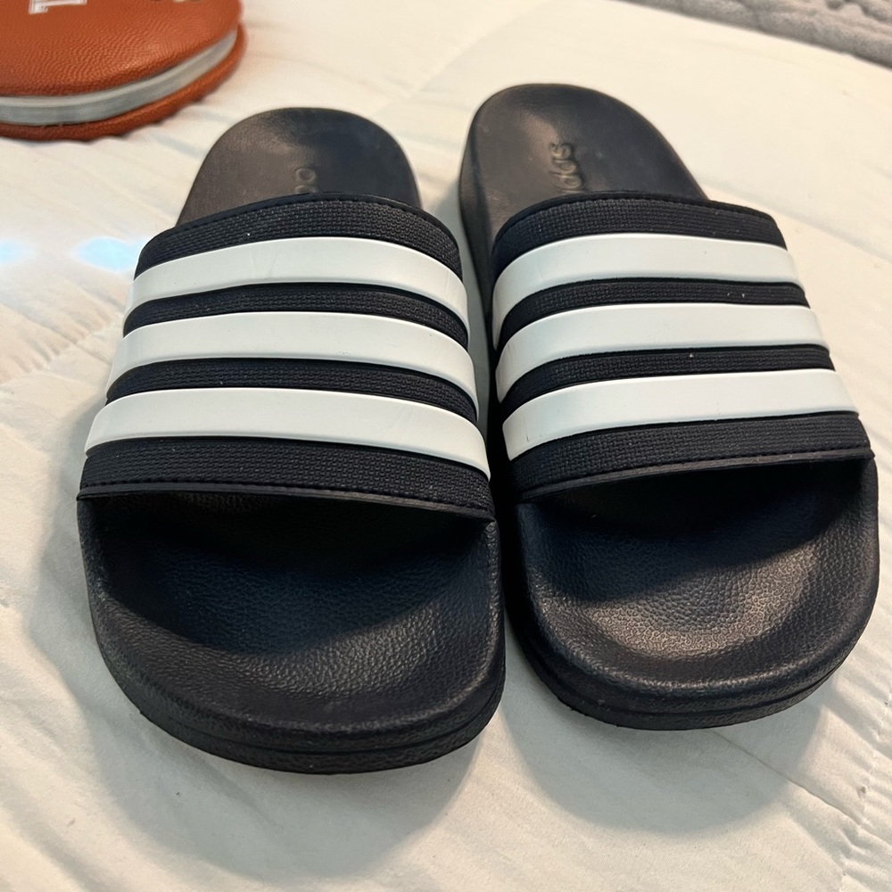Adidas ladies Black and White Striped Slides size 9 in EUC